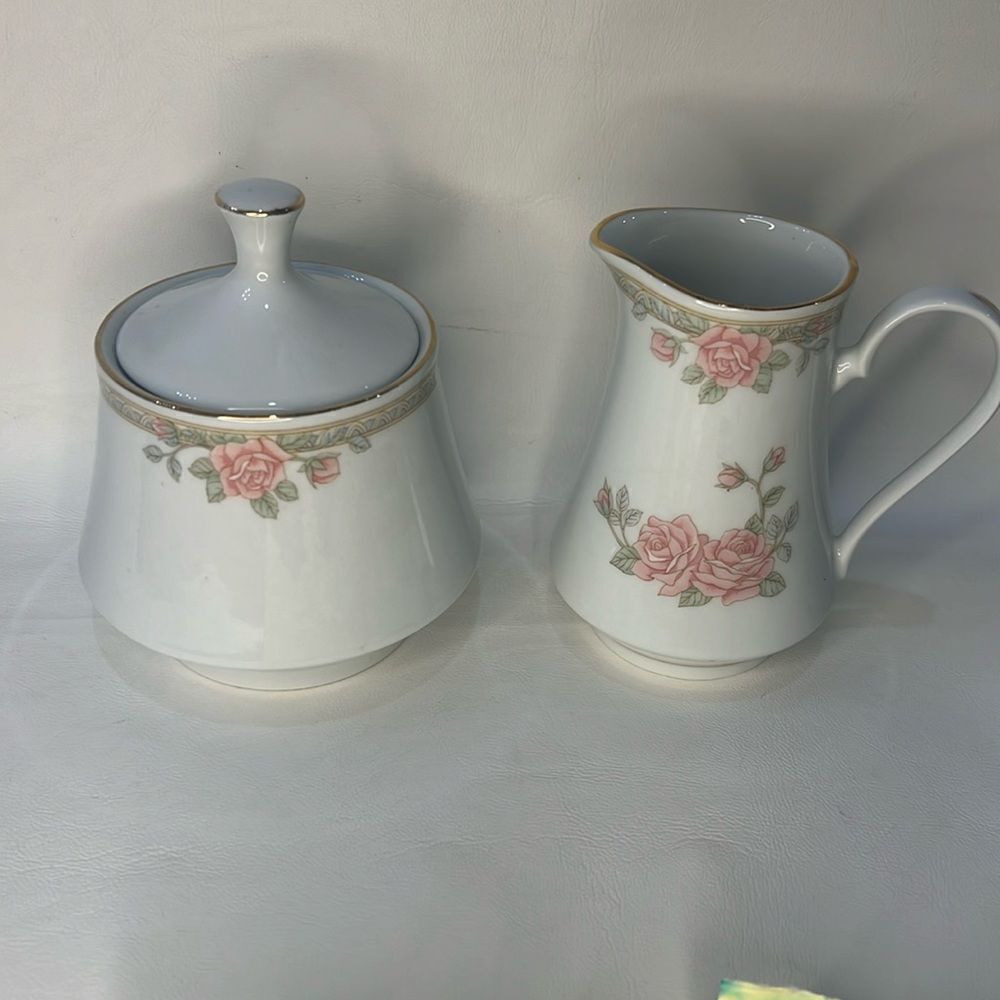 Crown Ming Fine China 8 Oz Creamer And 2 Cup Sugar Bowl Rose Floral Gold Trimmed